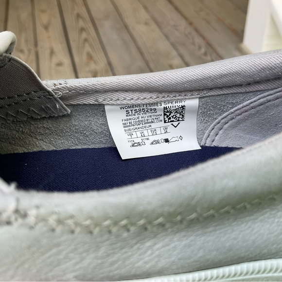 Sperry Crest Gray Leather Loafers Cut Out Scalloped Design Slip On Size 7 Flats - Picture 12 of 16